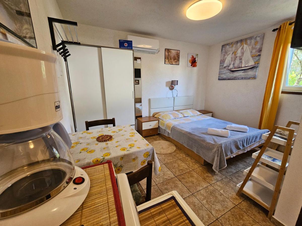 Apartments Ivan Malinska Buitenkant foto